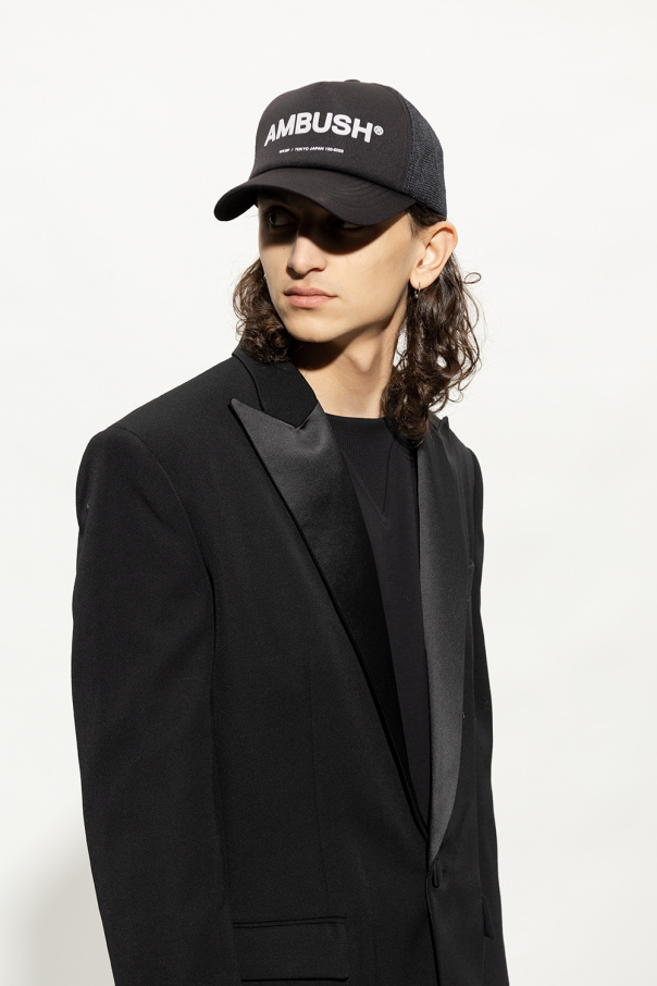 SchaferandweinerShops TW - An embroidered logo brings sporty style